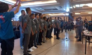 Jajaran pengurus BMW Car Clubs Indonesia sedang dikukuhkan dengan diambil sumpah