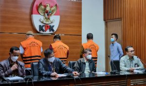 Komisi Pemberantasan Korupsi (KPK) menetapkan Hakim Pengadilan Negeri Surabaya, Itong Isnaeni Hidayat sebagai tersangka, Kamis (20/1) malam. (Ridwan/JawaPos.com)