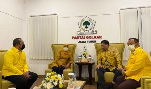 Ketua Umum DPP Partai Golkar ketika bertemu dengan Gubenur Jatim Khofifah Indar Parawangsa
