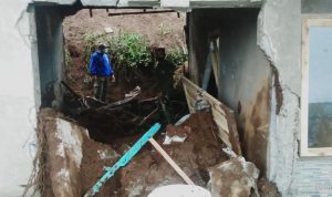 Longsor Lahan Kebun Kentang di Pangalengan Telan Korban Tewas dari pekerja bangunan yang tengah memperbaiki rumah