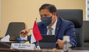 Menko Airlangga Hartarto ketika menerima kunjungan Menteri Perdagangan dan Industri Jepang