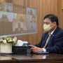 Menko Airlangga Hartarto tengah menghadiri acara secara virtual