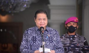 Menteri Koordinator Bidang Perekonomian Airlangga Hartarto memberikan apresiasi atas sinergitas bersama TNI-Polri dalam mengendalikan Covid-19