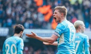 Gelandang Manchester City, Kevin de Bruyne merayakan kemenangan. (@mancity/instagram)