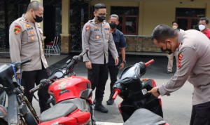 Markas GMBI Digeruduk Polisi, Belasan Kendaraan Disita Markas GMBI Digeruduk Polisi, Belasan Kendaraan Disita