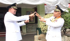Tri Adhianto (kiri) Sebagai Plt Wali Kota Bekasi ketika bersama Rahmat Efendi Foto Twiter Tri Adhianto