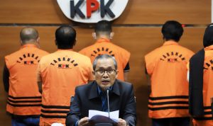 Konferensi pers penetapan tersangka kasus korupsi oleh KPK terhadap Bupati Penajam Paser Utara dan Bendahara DPC Demokrat Balikpapan serta pihak lain (Dery Ridwansah/JawaPos.com)