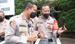 Berkat Program Doorprize, Capaian Vaksinasi di Kabupaten Bandung Meningkat Menjadi 66,3 Persen Kapolresta Bandung Kombes Pol Hendra Kurniawan terus berupaya meningkatkan capaian vaksin Covid-19 di wilayah Kabupaten Bandung