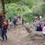 Wisatawan lokal saat mengunjungi wana wisata Gunung Puntang Kabupaten Bandung.