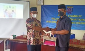 Camat Pancoran Mas, Syaiful Hidayat (kanan). (Istimewa)