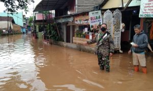 Dampak Tol Cisumdawu Masih Hantui Warga, Satker Klaim Penanganan Jangka Pendek Telah Dilakukan Banjir yang diduga akibat dampak Tol Cisumdawu genangi Desa Cikeruh, Kecamatan Jatinangor, Kabupaten Sumedang beberapa waktu lalu.