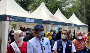 Gubernur Jabar, Ridwan Kamil (tengah). Kamis (13/1). (Foto. Sandi Nugraha/Jabar Ekspres)