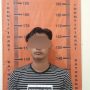 DIAMANKAN: Pelaku pengedar pil koplo saat diamankan tengah bertransaksi di sekitar wilayah hukum Polsek Rambipuji.