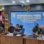 Jaksa Agung Muda Tindak Pidana Khusus (Jampidsus) Kejaksaan Agung Febrie Adriansyah (tengah) menyampaikan rilis tentang penyidikan kasus dugaan korupsi proyek satelit Kementerian Pertahanan (Kemenhan) di Kejaksaan Agung, Jakarta, Jumat (14/1). (ANTARA/Laily Rahmawaty)