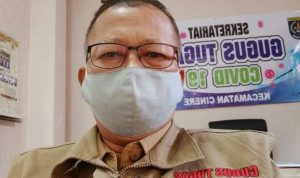 Lurah Cinere, Pupung Purwawijaya jetika memberikan keterangan mengenai perbaikan jalan lingkungan cinere