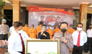 Sat Narkoba Polresta Bandung Ciduk 8 Tersangka Kasus Narkoba