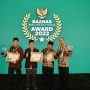 TERIMA PENGHARGAAN: Baznas Jabar mendapatkan 3 Penghargaan dan satu untuk Gubernur Jawa Barat. Antara lain: Baznas dengan Tata Kelola Terbaik se-Indonesia. Baznas Inovasi Penghimpunan ZIS Terbaik se-Indonesia. Baznas Laporan Tahunan Terbaik se-Indonesia dan Gubernur Pendukung ZIS.