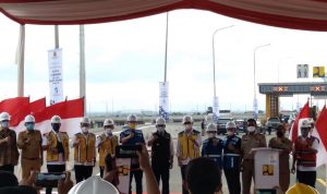 Peresmian Tol Cisumdawu di Gerbang Tol Cileunyi oleh Gubernur Jawa Barat, Ridwan Kamil, Senin (24/1). (Jabar Ekspres)