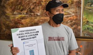 Ridwan Kamil Serahkan Hasil Jual Lukisan Seniman Braga di NFT