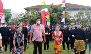 Politisi Partai Demokrasi Indonesia Perjuangan (PDIP) Maruarar Sirait saat hadiri milangkala Sukma Sajati di Desa Cipacing, Kecamatan Jatinangor, Kabupaten Sumedang.