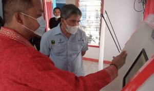 Kepala DPMD Prov. Jabar, Dicky Saromi (kanan) saat melakukan mapay desa.