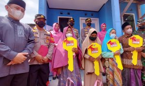 Empat unit rumah tidak layak huni (Rutilahu) di wilayah Kecamatan Ciparay, Kabupaten Bandung berhasil dibangun jadi rumah layak huni.