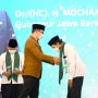 Gubernur Jawa Barat, Ridwan Kamil ketika mewisuda 2.000 penghapal Al-Qur'an dalam Program Satu Desa Satu Hafidz atau Sadesha, di Hotel Sutan Raja, Soreang Kabupaten Bandung, Senin (31/1).