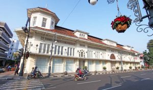 jalan asia afrika sebagai lokasi pemerasan dan penganiayaan yang dilakukan pembuat tato di asia afrika.