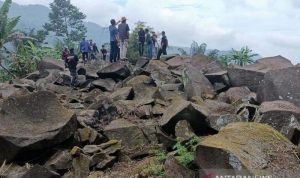 Kampung Adat Miduana di Cianjur Akan Direvitalisasi Situs Batu Rompe di Kampung Adat Miduana di Desa Balegede, Kecamatan Naringgul, Cianjur, Jawa Barat. (ANTARA/koleksi pribadi Saep Lukman)