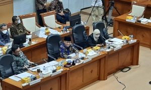 Pimpinan Komisi VIII DPR RI usai meminta Sekjen Kemensos Harry Hikmat keluar dari ruang rapat, Rabu (19/1) (Foto: Kenny Kurnia Putra/JPNN.com)