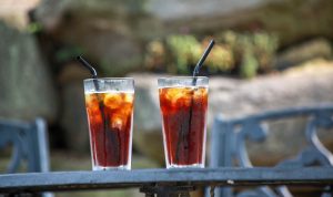 Ini Penjelasan Ahli Soal Minum Es Teh Satu Plastik Besar yang Sedang Viral Ilustrasi es teh. (Pixabay)