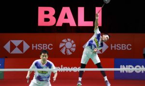 Ganda putra Indonesia Hendra Setiawan/Mohammad Ahsan saat berlaga pada ajang Indonesia Masters 2021. (Humas PP PBSI)