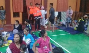 Banjir Cirebon, Lansia dan Balita Diungsikan suasana dipengungsian korban banjir di Cirebon. (RadarCirebon)