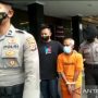 Polisi mengamankan tersangka kasus asusila di Kota Tasikmalaya, Jawa Barat, Sabtu (22/1/2022). ANTARA/HO-Pokja Polresta Tasikmalaya Artikel ini telah tayang di JPNN.com dengan judul "Kakek Mencabuli Balita di Tasikmalaya, Terancam 15 Tahun Penjara", https://www.jpnn.com/news/kakek-mencabuli-balita-di-tasikmalaya-terancam-15-tahun-penjara