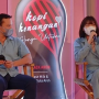 Nicholas Saputra dan Isyana Sarasvati saat peluncuran Kopi Kenangan Hanya Untukmu di Jakarta, Senin, (17/1) (ANTARA/Suci Nurhaliza)