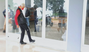 Ganjar Pranowo Marah Besar Hingga Tendang Tembok Hardboard Sekolah
