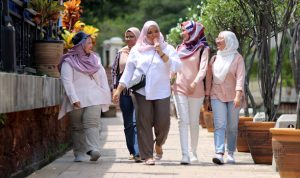 12 Tips Gaya Berhijab agar Terlihat Lebih Langsing Ilustrasi : Gaya berhijab wanita muslim yang makin beragam. (pixabay)