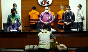Ketua KPK Firli Bahuri dalam konferensi pers terkait kasus korupsi Wali Kota Bekasi di Gedung Merah Putih KPK, Jakarta Selatan, Kamis, (6/1).
