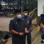 Plt Wali Kota Bandung, Yana Mulyana seusai melakukan Pelantikan dan Pengambilan Sumpah Janji CPNS menjadi PNS Pemerintah Kota (Pemkot) Bandung di Auditorium Balai Kota Bandung, Kamis (10/2)
