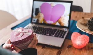 Ilustrasi merayakan valentine secara virtual ditengah masa pandemi.