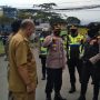 Kapolres Sumedang, AKBP Eko Prasetyo Robbyanto (ujung kanan) saat pantau Kawasan Industri Dwipapuri, Kecamatan Cimanggung yang masuk PPKM Level 3. (Jabar Ekspres