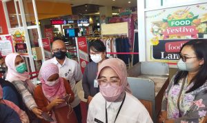 Kepala Dinas Perdagangan dan Perindustrian (Disdagin) Kota Bandung, Elly Wasliah.memastikan distribusi minyak goreng agar menghindari kelangkaan dipasaran.