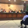 Herry Wirawan saat menjalani sidang vonis di PN Bandung pada Selasa (15/2). Foto. Sandi Nugraha