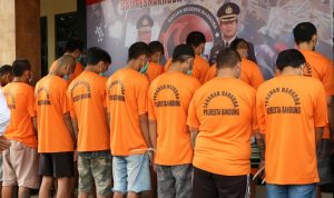 Belasan tersangka pengedar narkoba yang menggunakan media sosial sebagai sarana untuk bertransaksi.