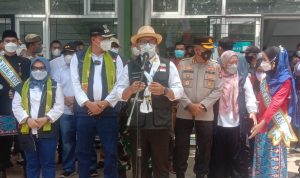 Gubernur Jawa Barat, Ridwan Kamil (Tengah) sesuai meresmikan Gedung Creative Center Kota Bekasi. Senin (21/2). Foto. Sandi Nugraha