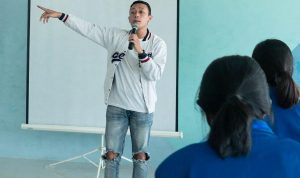 Pemilik agen resmi cleaning supply, Sebersih cabang Cimahi, Rialdi Caesario mengajak masyarakat khususnya wilayah Bandung, untuk selalu menjaga kebersihan lingkungan sehubungan dengan meningkatnya kasus Omicron.