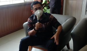 Ketua DPRD Kota Bandung, Teddy Rusmawan saat klarifikasi pengadaan Smartphone untuk DPRD Kota Bandung. Selasa (22/2). Foto. Sandi Nugraha