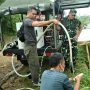 Pangdam III/Slw Mayjen TNI Kunto Arief Wibowo menyaksikan uji coba alat penjernih air “Filter Nusantara” di Baleendah Kabupaten Bandung, Selasa (22/2)