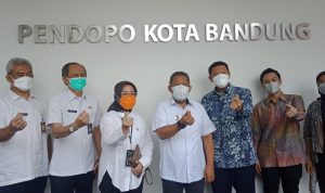 Kepala KUMKM menghadiri audiensi bersama Kepala Divisi Kebijakan Publik dan Hubungan Pemerintah Daerah Tokopedia di Pendopo Kota Bandung, Jl. Dalem Kaum No.56, Rabu (23/2)./ Arvi Resvanty