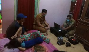Dipasung 15 Tahun, Mantan TKW Asal Karawang Mulai Dapat Perhatian Pemerintah Mantan TKW asal Karawang yang mengalami gangguan jiwa saat pulang ke tanah air, hingga harus dipasung selama 15 tahun.